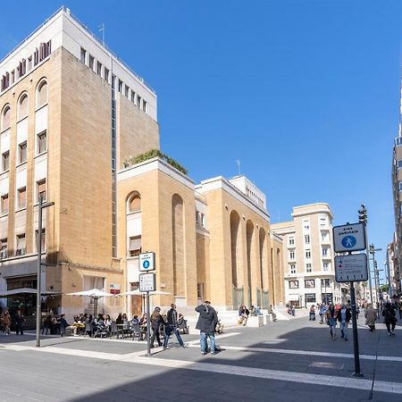 Bari Centrale Railway Station Apartment Bagian luar foto