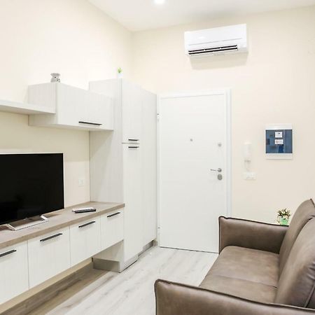 Bari Centrale Railway Station Apartment Bagian luar foto