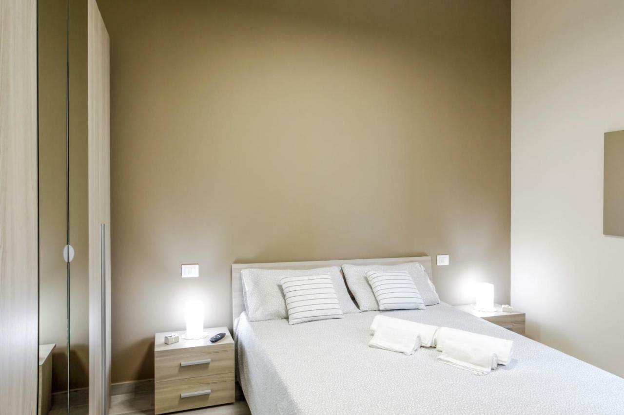 Bari Centrale Railway Station Apartment Bagian luar foto