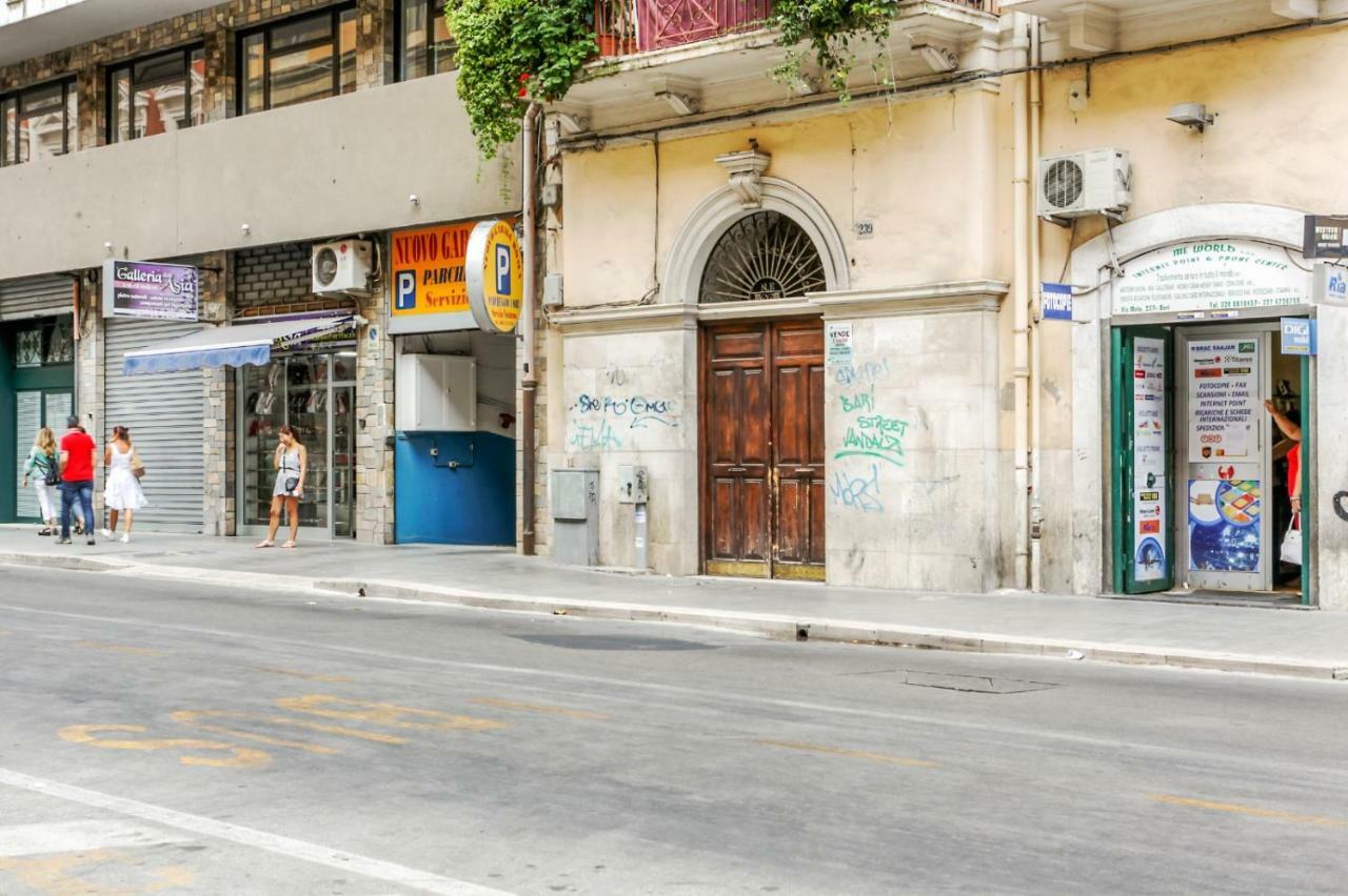 Bari Centrale Railway Station Apartment Bagian luar foto