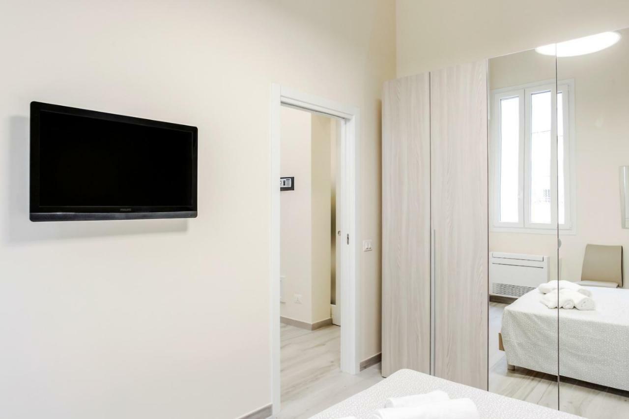 Bari Centrale Railway Station Apartment Bagian luar foto