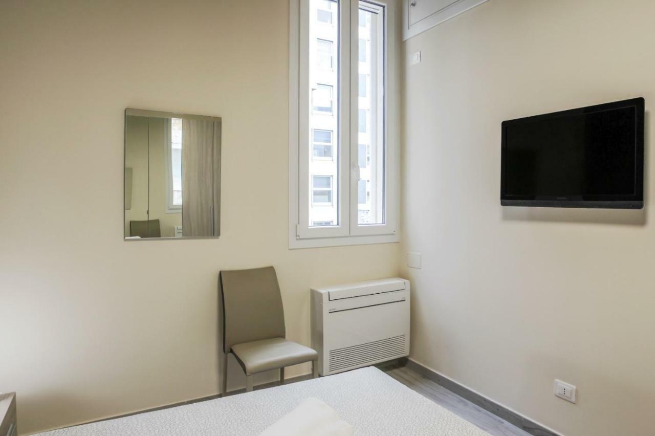 Bari Centrale Railway Station Apartment Bagian luar foto