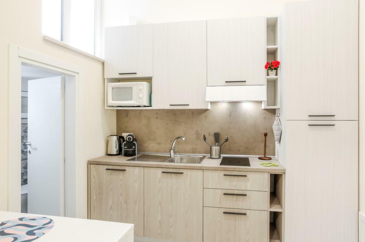Bari Centrale Railway Station Apartment Bagian luar foto