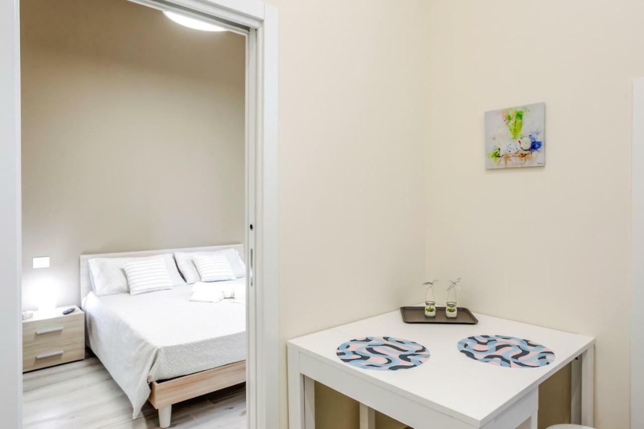 Bari Centrale Railway Station Apartment Bagian luar foto